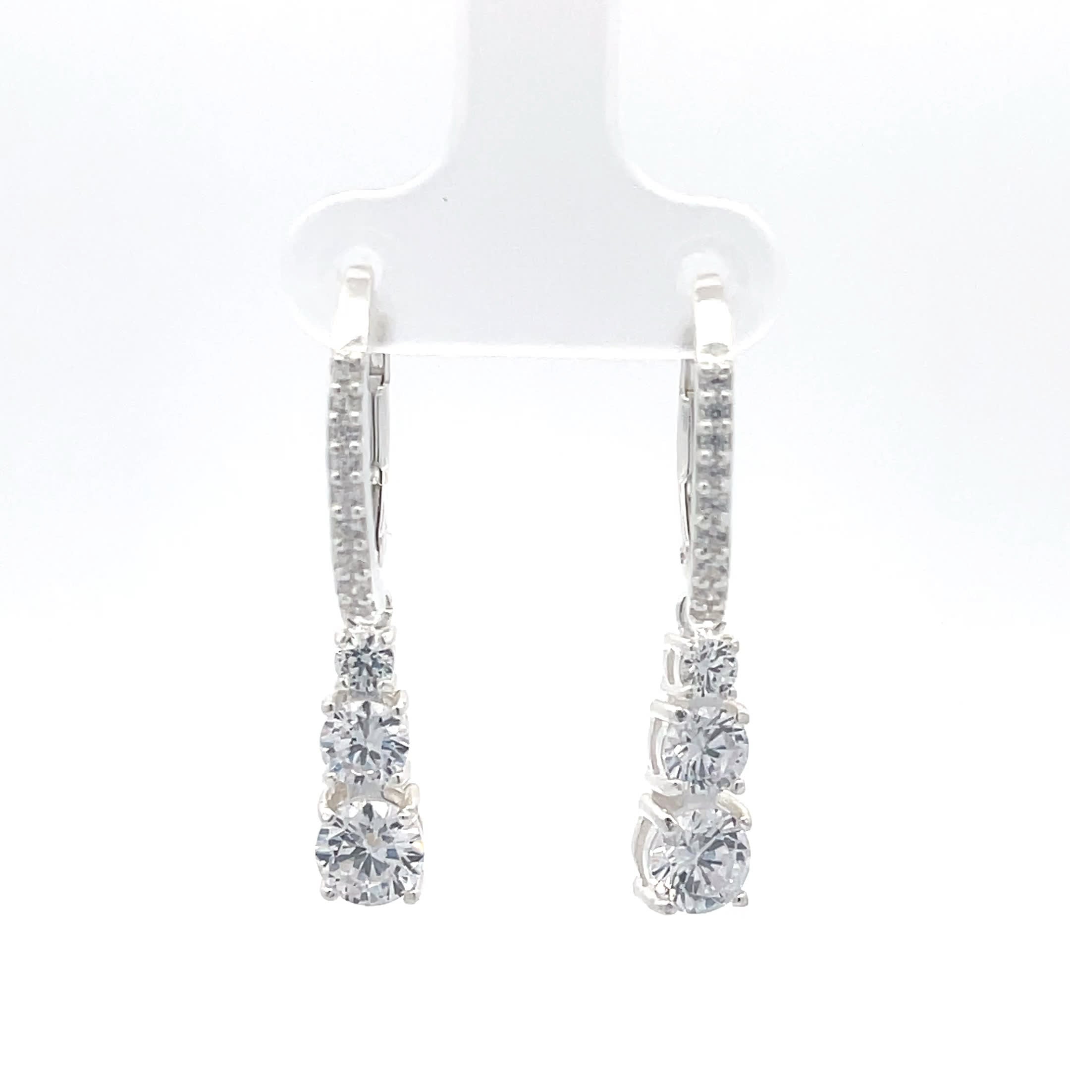 Elegant drop earrings